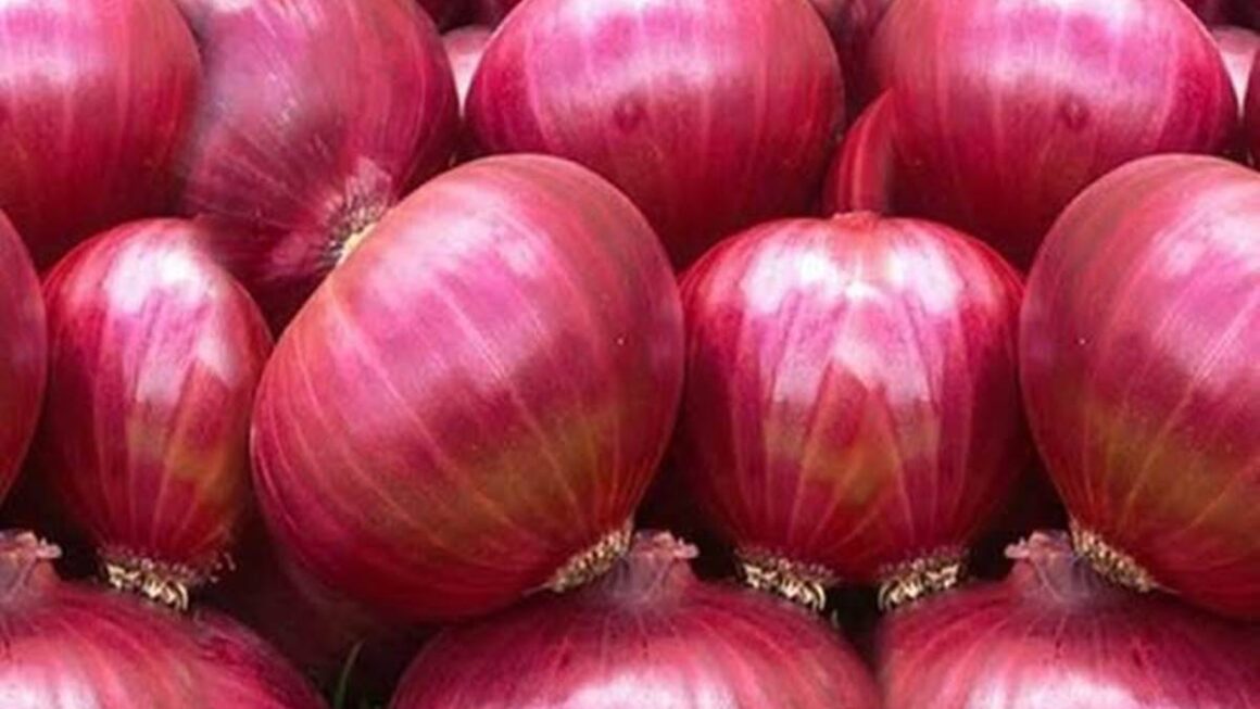 How I-T raids on onion traders will affect price of the kitchen staple